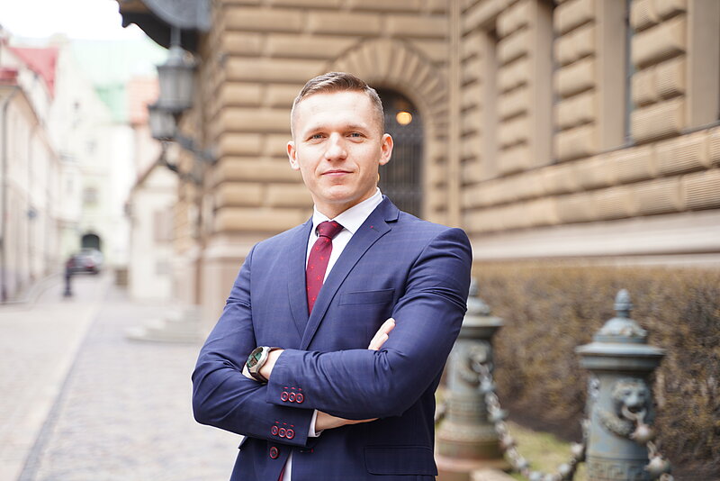  19. septembrī promocijas darbu “Transnacionālie uzņēmumi un cilvēktiesības: valsts pienākumi un regulējuma nepieciešamība” aizstāvēs Mārtiņš Birģelis 