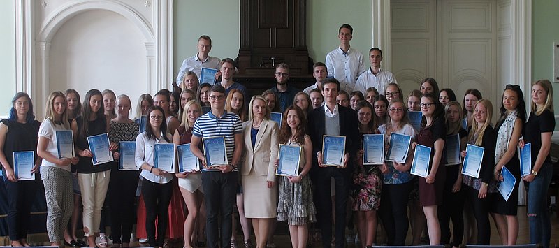 Noslēgusies pirmā Jauno juristu universitāte