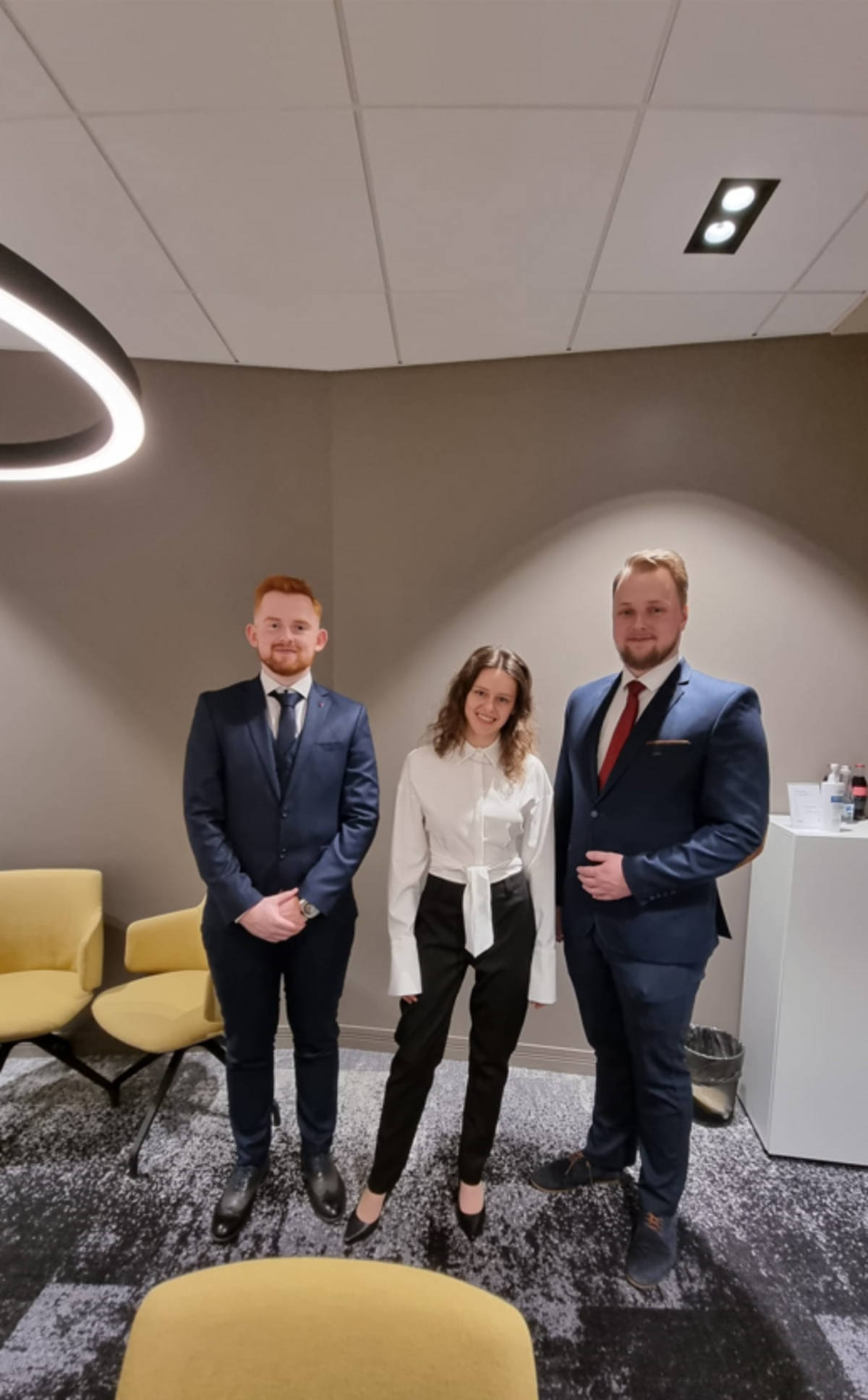 Foto: LU Juridiskās fakultātes komanda (Katrīna Bičevska, Raivis Valters, Jurijs Georgs Rusakovs)