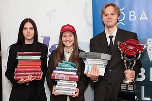 2022.gada uzvarētāji "VINCIT QUE SE VINCIT" (Andīna Brīvule, Kristīne Ilga Budkēviča, Raivo Bunde). Foto: K.Dišlera tiesas procesa izspēle / Facebook
