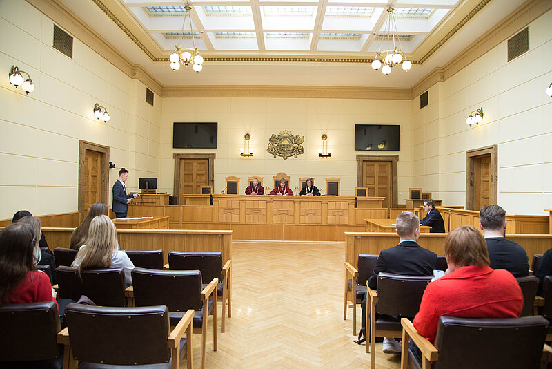 LU Juridiskā fakultāte sadarbībā ar Latvijas Administratīvo tiesnešu biedrību rīko tiesu izpēli administratīvajā procesā