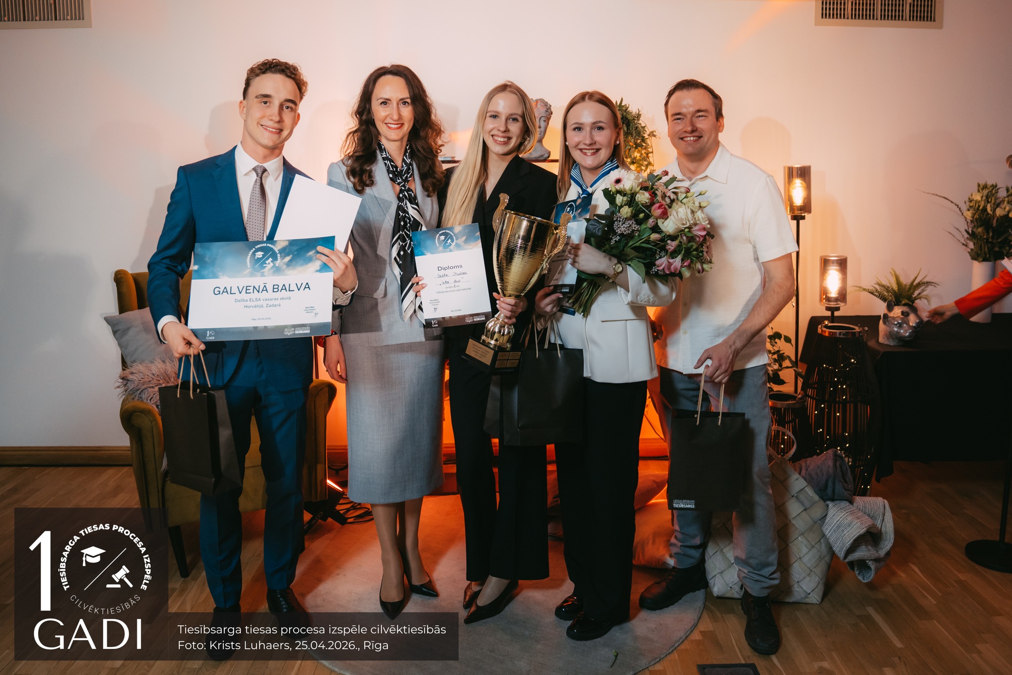 Foto ar Tiesībsardzi un uzvarētājiem